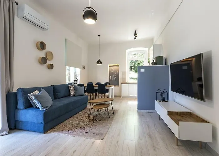 *** Lounge Terrace Apartment With The Harbour View / City Centre ***