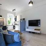 *** Lounge Terrace Apartment With The Harbour View / City Centre ***